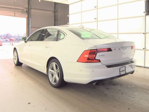 Used 2018 Volvo S90 T5 Momentum w/ Convenience Package image 4