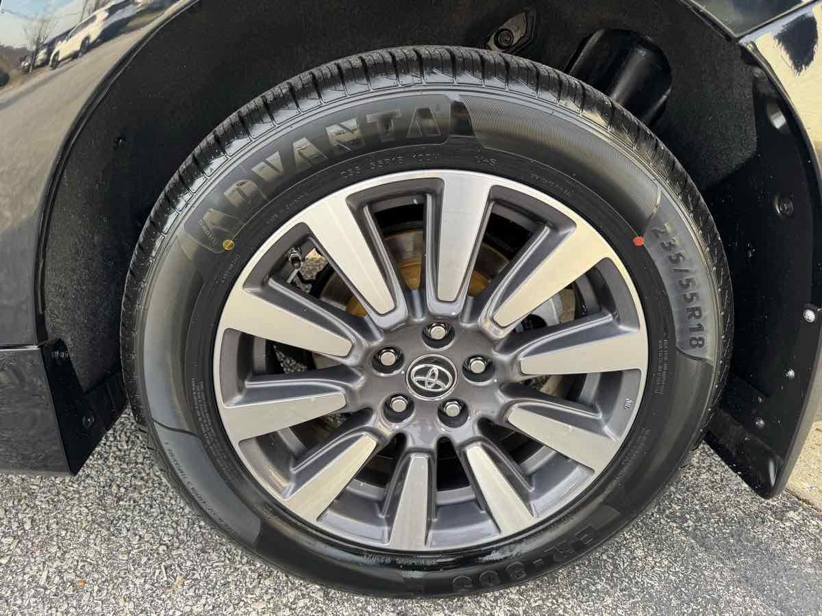 Used 2020 Toyota Sienna Limited Premium w/ Carpet Mat Package AWD/4WD image 34
