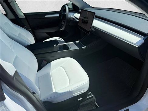 Used 2023 Tesla Model Y Performance AWD/4WD image 18