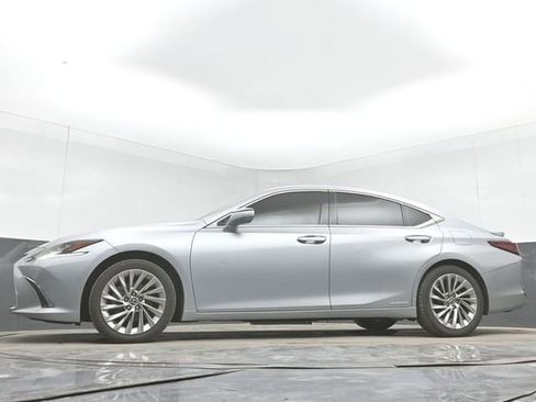 Used 2022 Lexus ES 300h Ultra Luxury w/ Accessory Package 2 FWD image 30