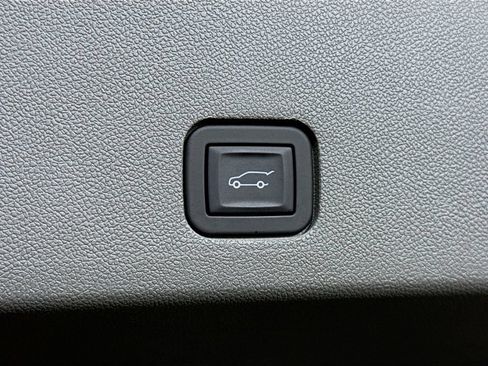 Used 2025 Cadillac XT6 Premium Luxury w/ LPO, Floor Liner Package AWD/4WD image 32