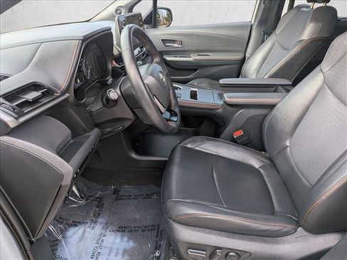 Used 2022 Toyota Sienna XSE image 11