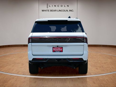 Used 2026 Lincoln Navigator Reserve w/ Jet Appearance Package AWD/4WD image 6