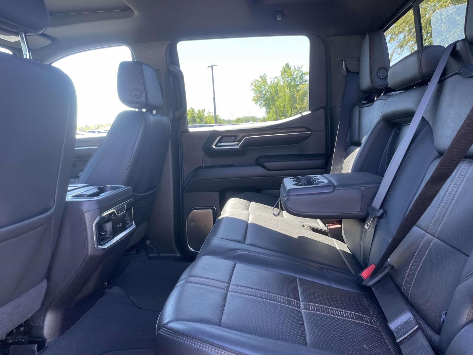 Used 2024 Chevrolet Silverado 1500 High Country w/ Technology Package AWD/4WD image 9
