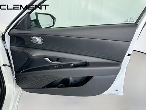 Certified 2026 Hyundai Elantra SE FWD image 34