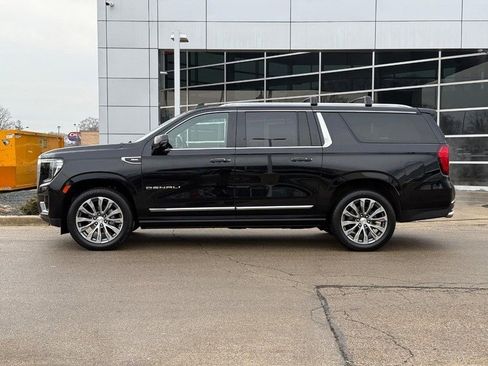Used 2021 GMC Yukon XL Denali w/ Denali Premium Package image 6