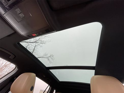 Used 2022 Volkswagen Tiguan SE w/ Panoramic Sunroof Package image 20