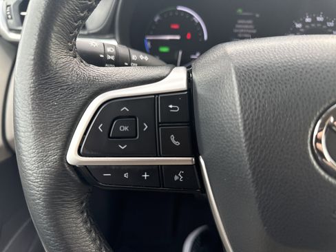 Certified 2024 Toyota Sienna XLE image 18