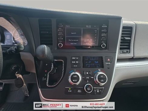 Used 2020 Toyota Sienna L image 13