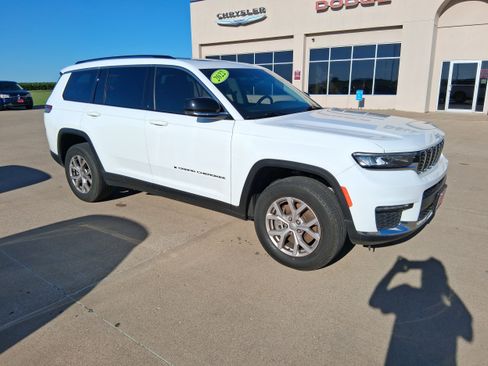 Used 2022 Jeep Grand Cherokee L Limited AWD/4WD image 2