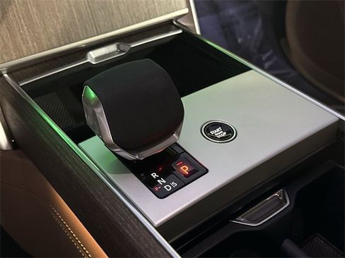 Used 2025 Land Rover Range Rover SE image 19