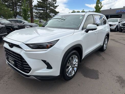 Used 2024 Toyota Grand Highlander AWD image 3