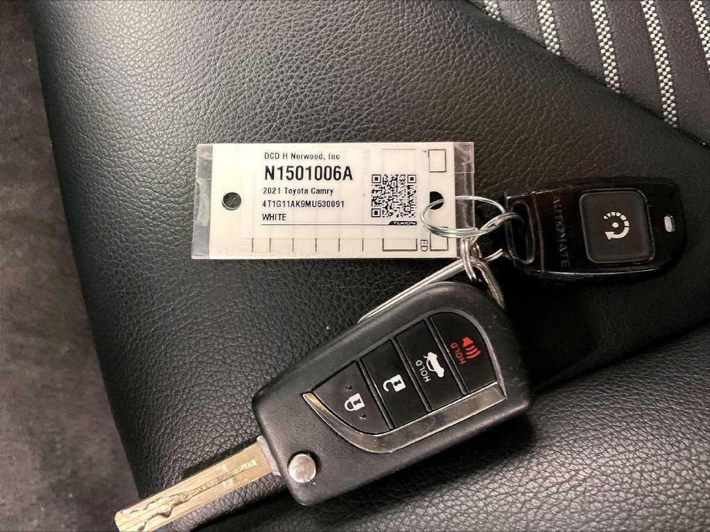 Used 2021 Toyota Camry SE w/ Cold Weather Package FWD image 30