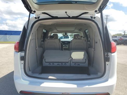 Used 2020 Chrysler Pacifica Limited image 13