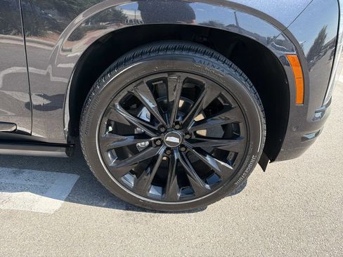 Used 2025 Cadillac Escalade Sport Platinum AWD/4WD image 18