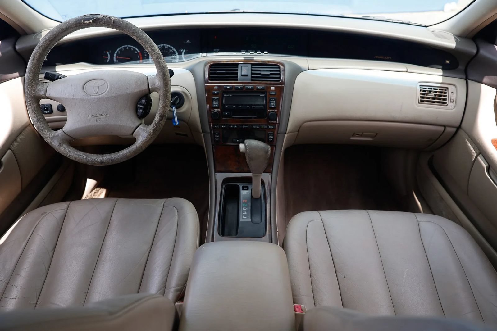 Used 2001 Toyota Avalon XLS w/ Option Pkg 5 FWD image 2