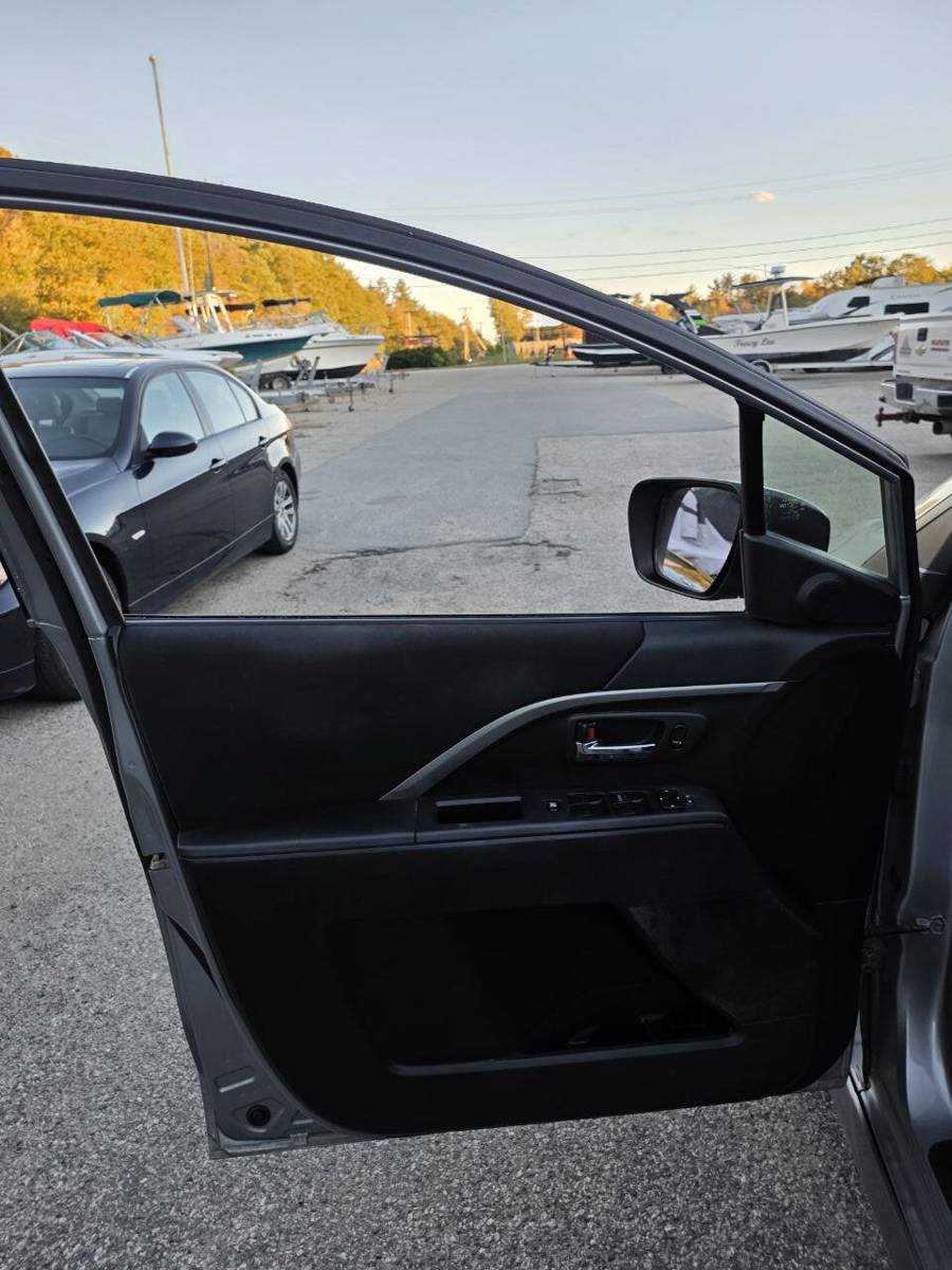 Used 2012 MAZDA MAZDA5 Touring FWD image 12