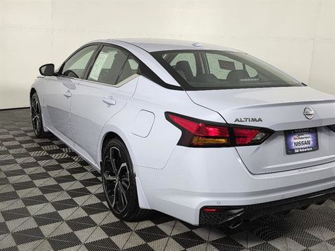 Used 2025 Nissan Altima 2.5 SR w/ SR Premium Package image 6