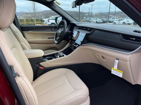 New 2026 Jeep Grand Cherokee L Limited image 32