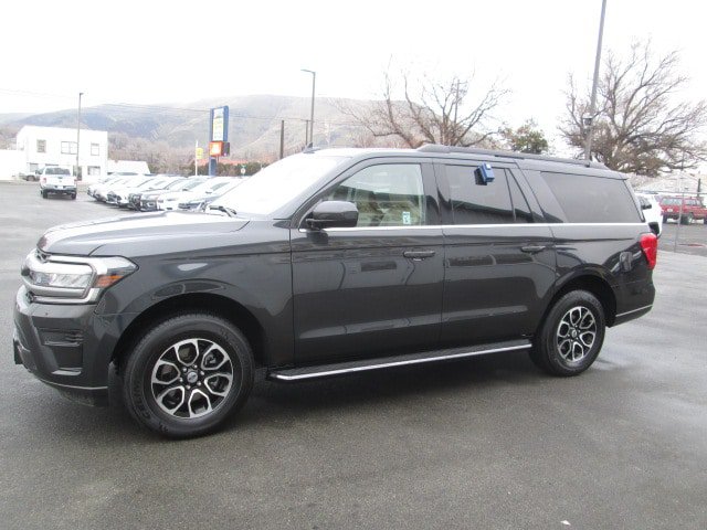 Used 2023 Ford Expedition Max XLT AWD/4WD image 3