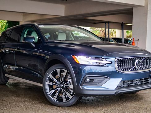 New 2026 Volvo V60 B5 Cross Country Ultra w/ Climate Package image 1