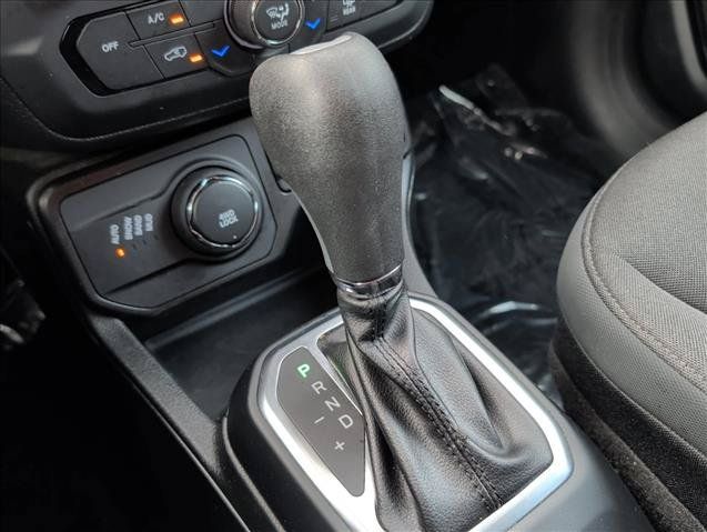 Used 2020 Jeep Renegade Altitude AWD/4WD image 13