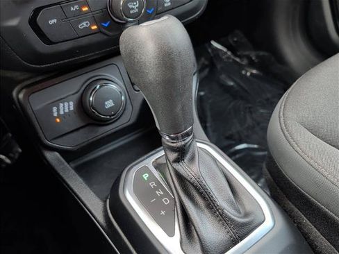 Used 2020 Jeep Renegade Altitude AWD/4WD image 13