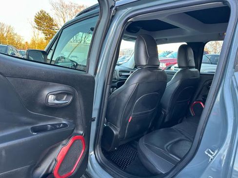 Used 2016 Jeep Renegade Trailhawk w/ Premium Trailhawk Package image 13