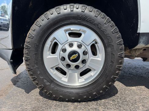 Used 2017 Chevrolet Silverado 2500 LT AWD/4WD image 13