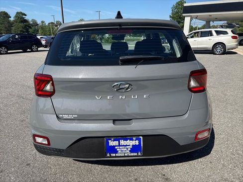 Used 2021 Hyundai Venue SE FWD image 5
