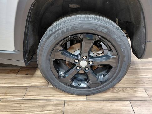 Used 2022 Jeep Grand Cherokee Altitude AWD/4WD image 22