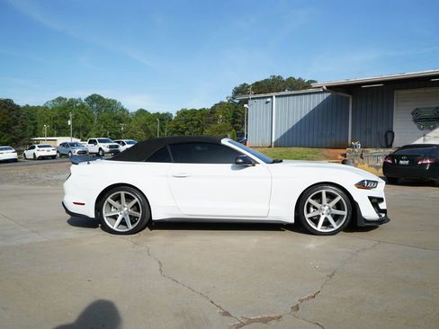 Used 2019 Ford Mustang Premium image 3