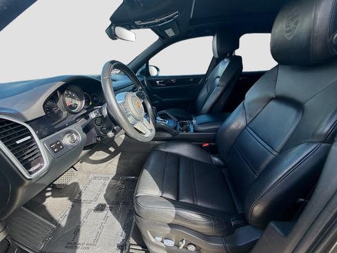 Used 2020 Porsche Cayenne AWD/4WD image 19