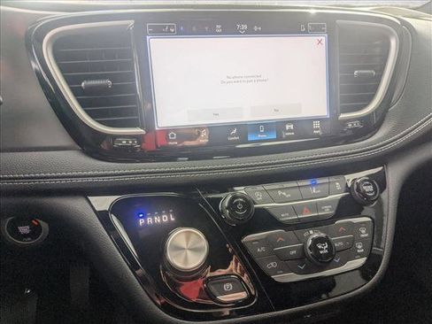 New 2026 Chrysler Pacifica Select image 13
