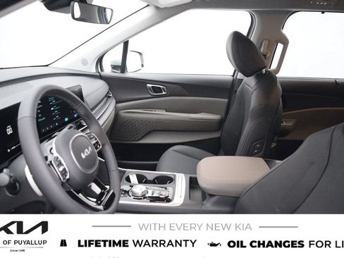 New 2026 Kia Carnival EX FWD image 10