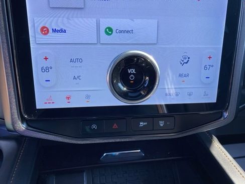 Used 2024 Ford Expedition Platinum image 14