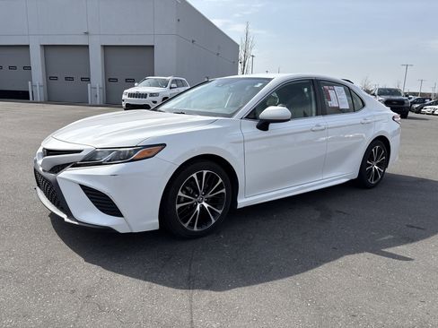 Used 2020 Toyota Camry SE image 5