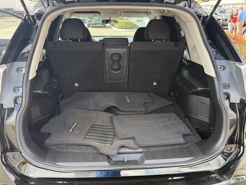 Used 2015 Nissan Rogue SV image 23