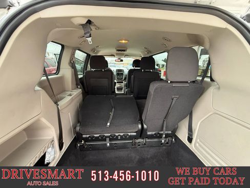 Used 2019 Dodge Grand Caravan SE w/ UConnect Hands-Free Group image 21