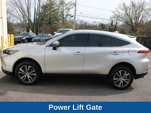Used 2021 Toyota Venza LE image 12