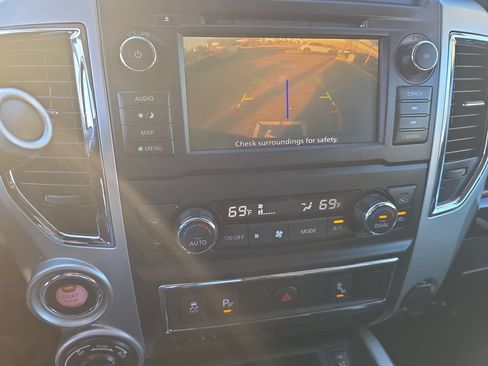 Used 2019 Nissan Titan SV w/ SV Convenience Package AWD/4WD image 18