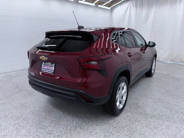 Used 2024 Chevrolet Trax LS w/ LS Convenience Package FWD image 2