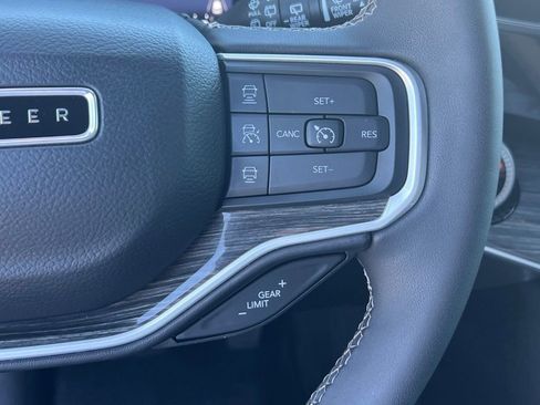 Used 2022 Jeep Wagoneer Series III w/ Flexible Seating Group image 31