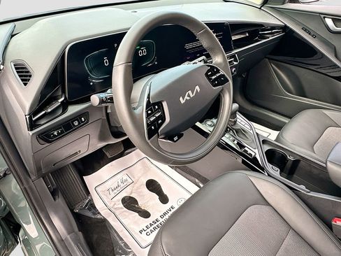 Used 2024 Kia Niro EX FWD image 9