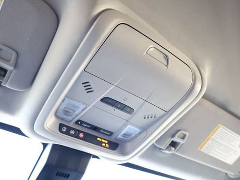 Used 2020 Chevrolet Equinox LT w/ Driver Convenience Package image 24