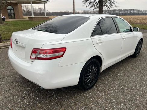 Used 2011 Toyota Camry LE image 8