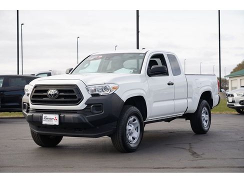 Used 2023 Toyota Tacoma SR image 7