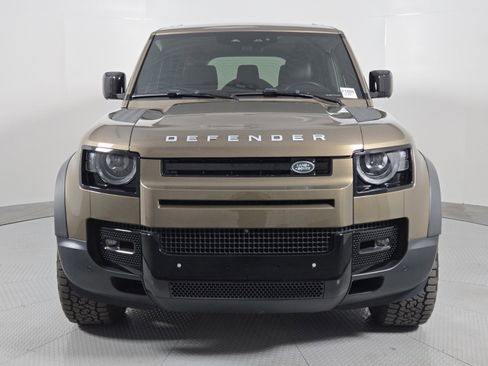 Used 2023 Land Rover Defender 110 SE image 8