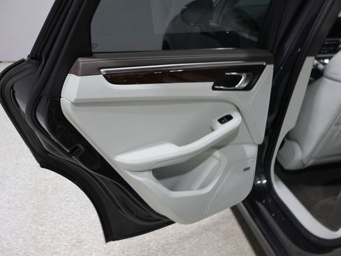 Used 2021 Porsche Macan Turbo AWD/4WD image 19