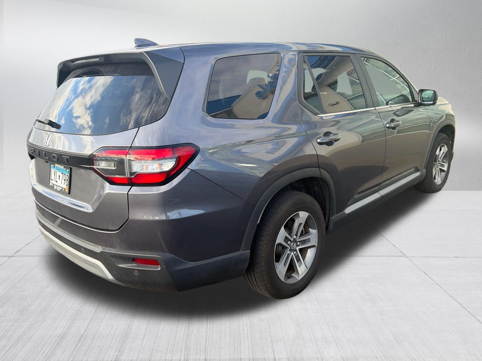 Used 2025 Honda Pilot EX-L image 6